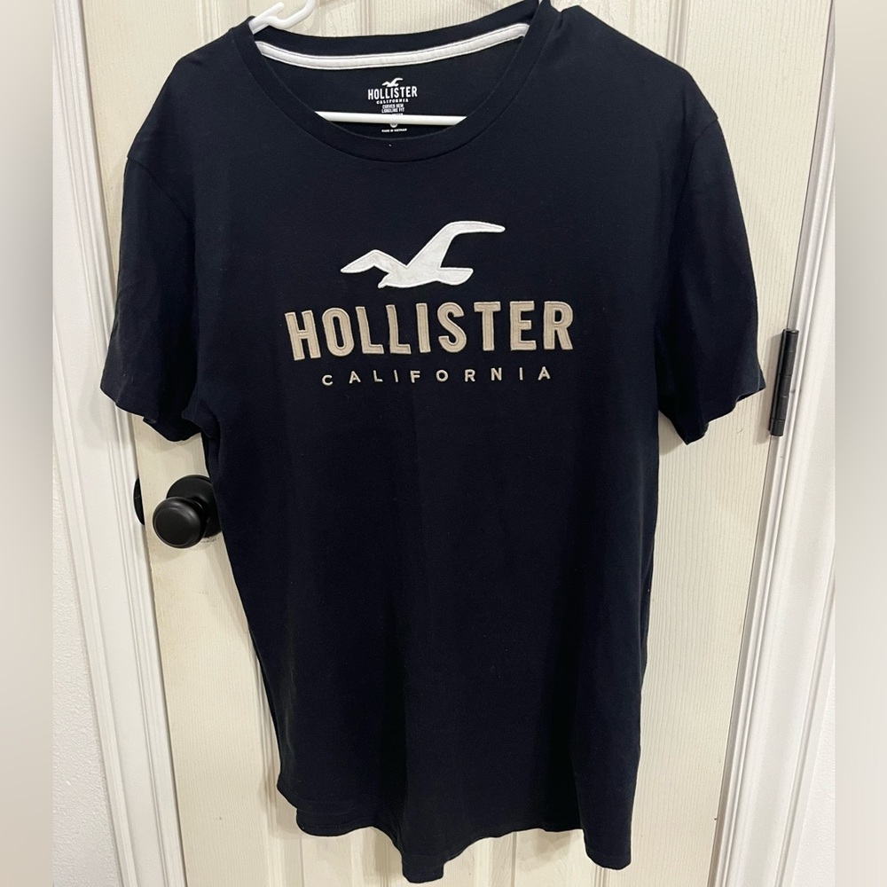 Hollister navy blue 
CURVED HEM LONGLINE FIT